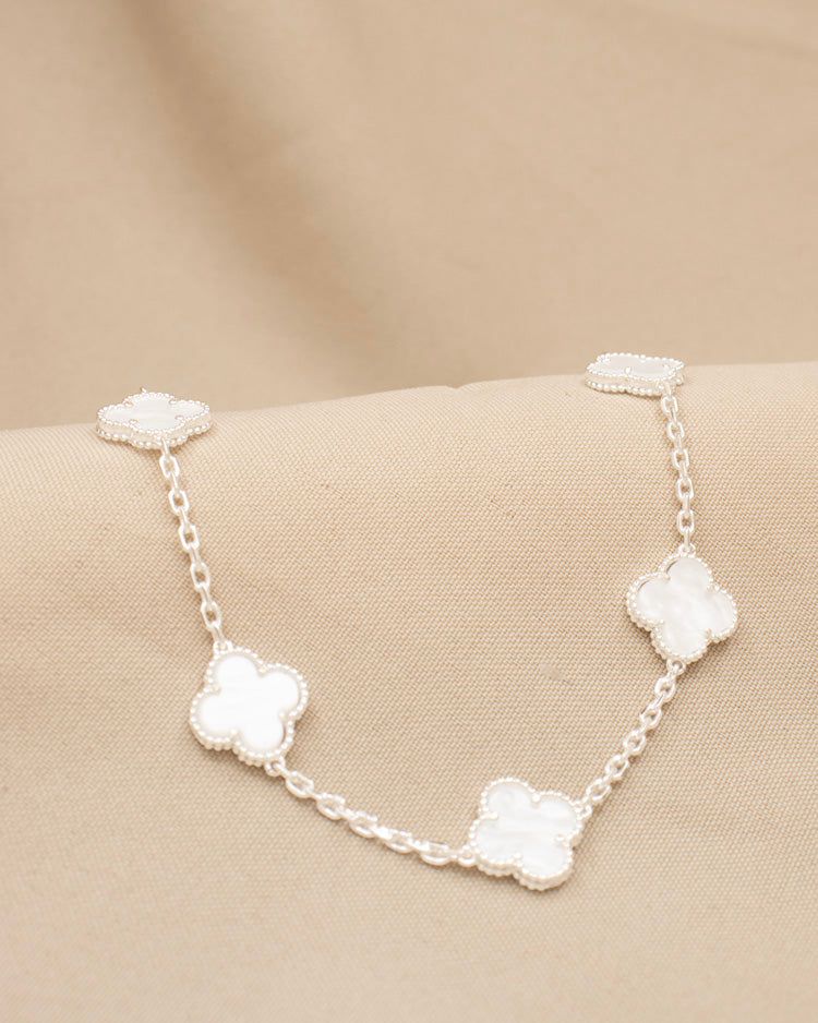 CADENA CONEXION TREBOL BLANCO BAÑO DE PLATA