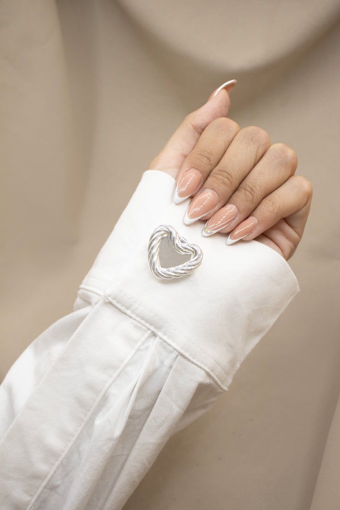 BROCHE CORAZON TRELAZADO BAÑO EN PLATA