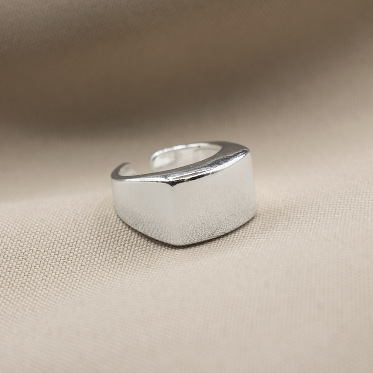 ANILLO CUADRADO LISO BAÑO DE PLATA