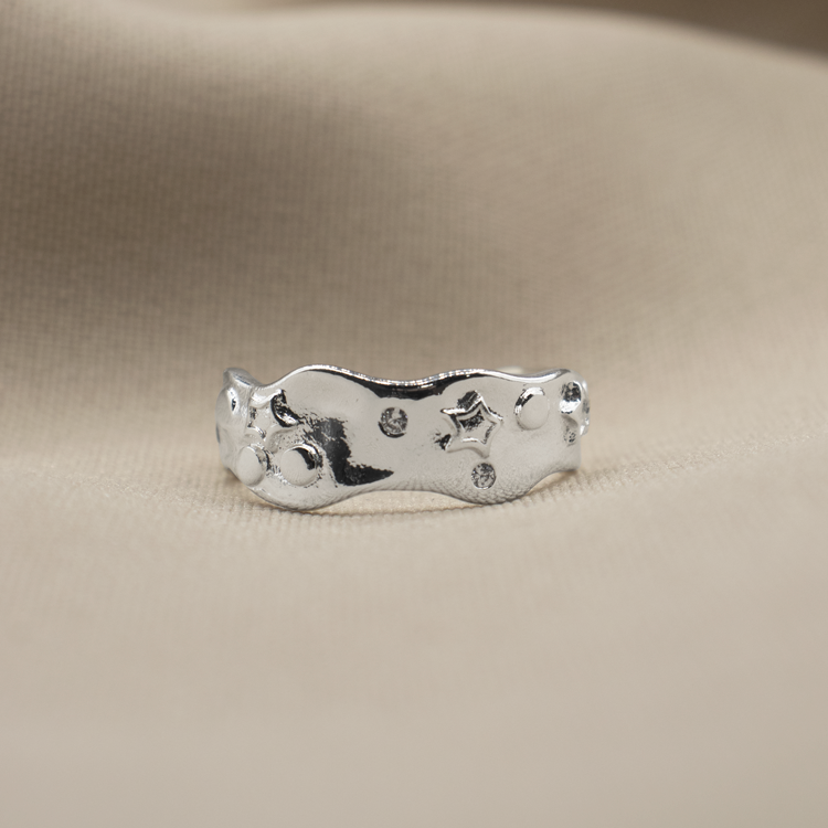 ANILLO TEXTURA DE ESTRELLAS BAÑO DE PLATA