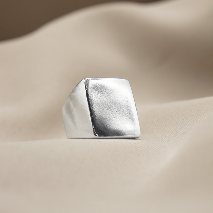 ANILLO CUADRADO PLANO BAÑO DE PLATA