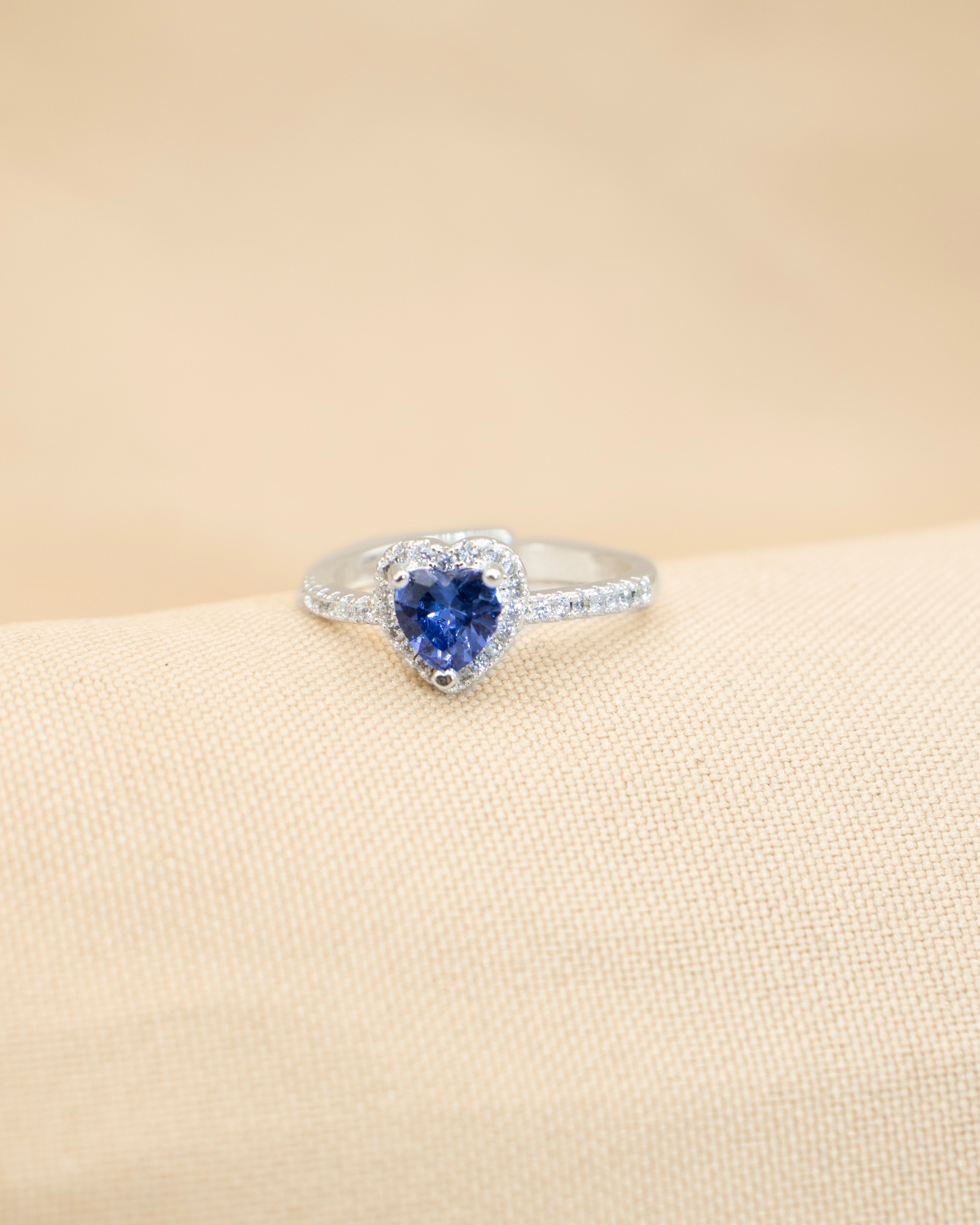 ANILLO CORAZÓN INCRUSTADO BAÑO DE PLATA