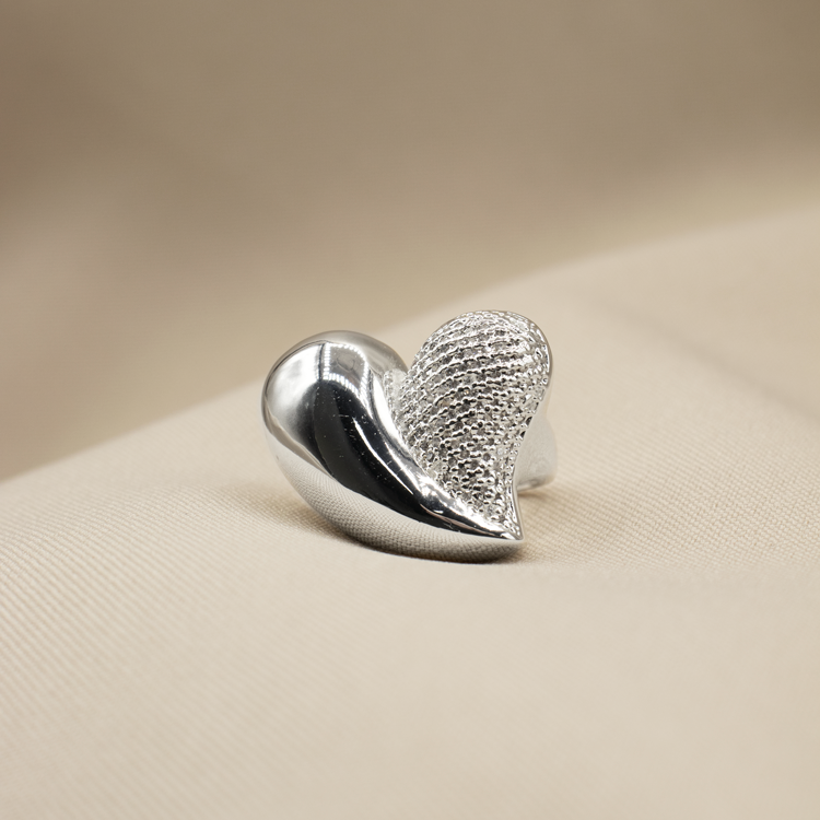 ANILLO CORAZÓN MITAD CIRCONES BAÑO DE PLATA