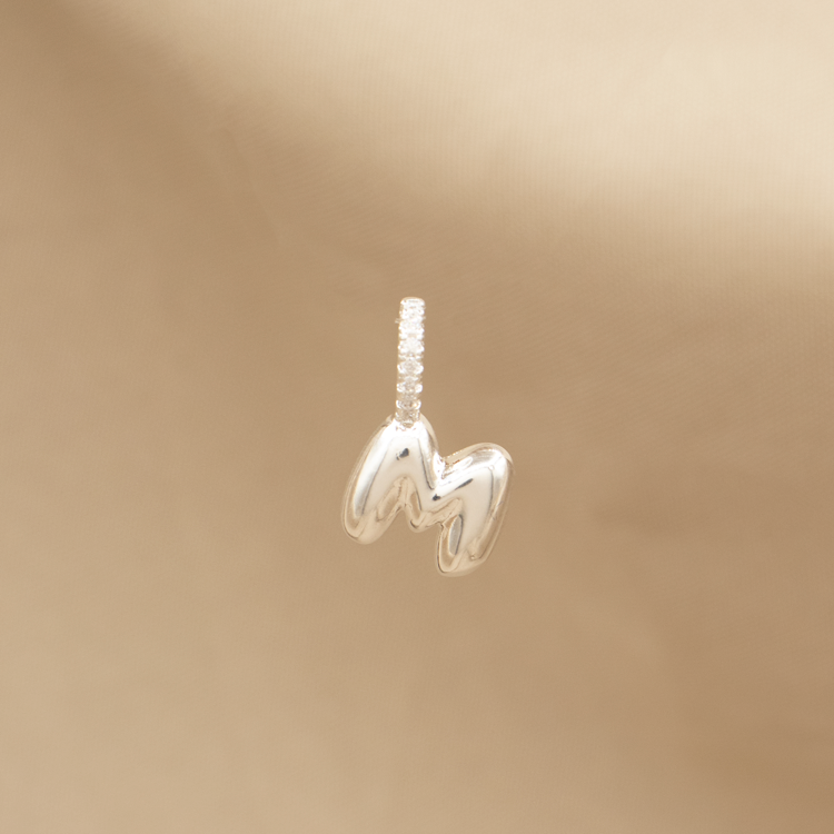 DIJE LETRA CHUNKY BAÑO DE PLATA