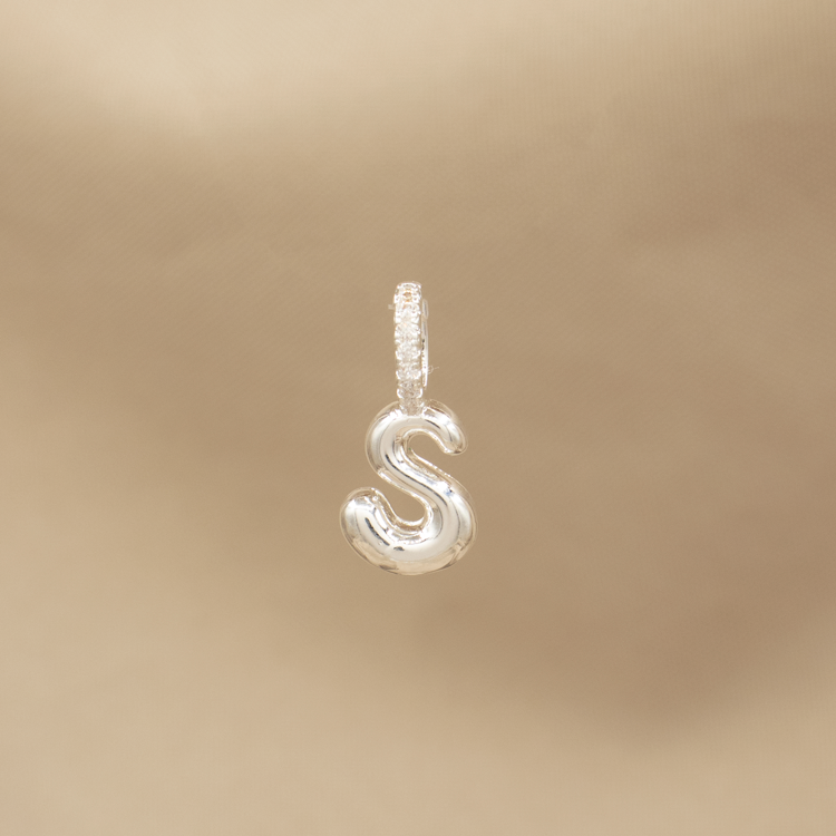 DIJE LETRA CHUNKY BAÑO DE PLATA