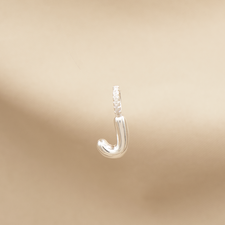 DIJE LETRA CHUNKY BAÑO DE PLATA