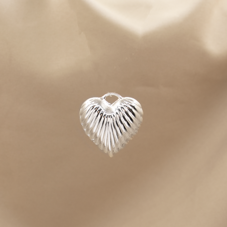 DIJE CORAZÓN RAYAS BAÑO DE PLATA