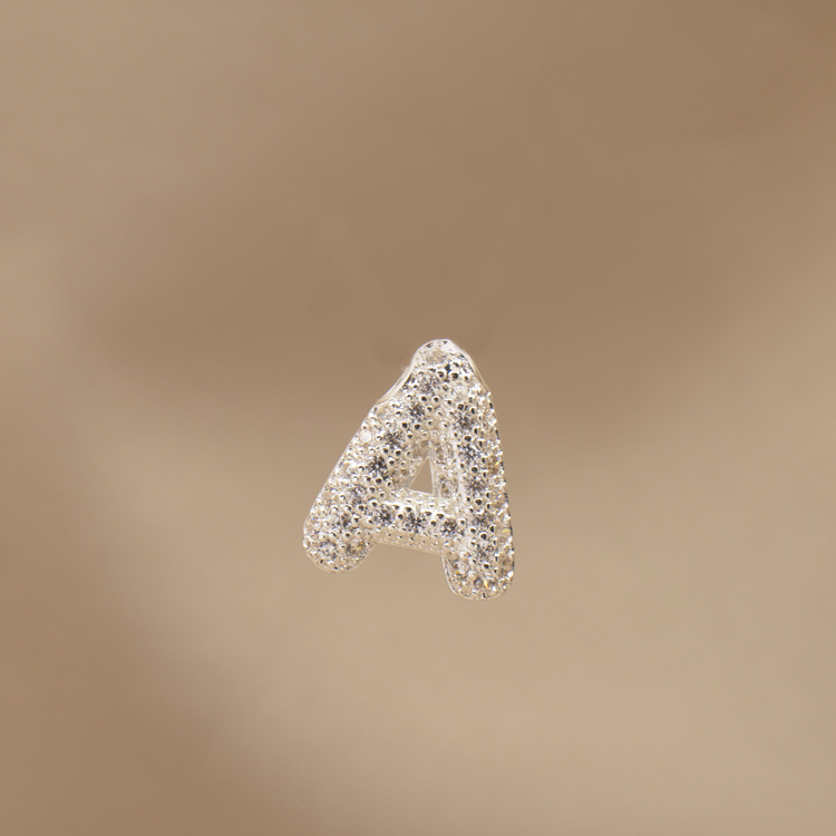 DIJE LETRA  CON CIRCONES BAÑO DE PLATA