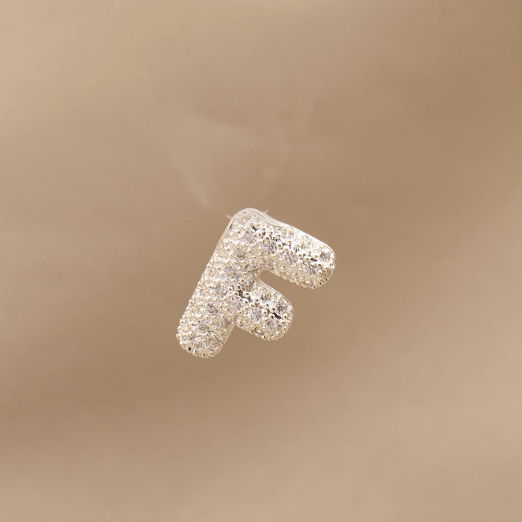 DIJE LETRA  CON CIRCONES BAÑO DE PLATA