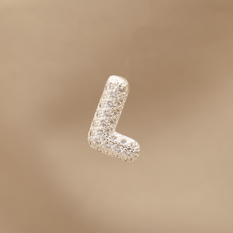 DIJE LETRA  CON CIRCONES BAÑO DE PLATA