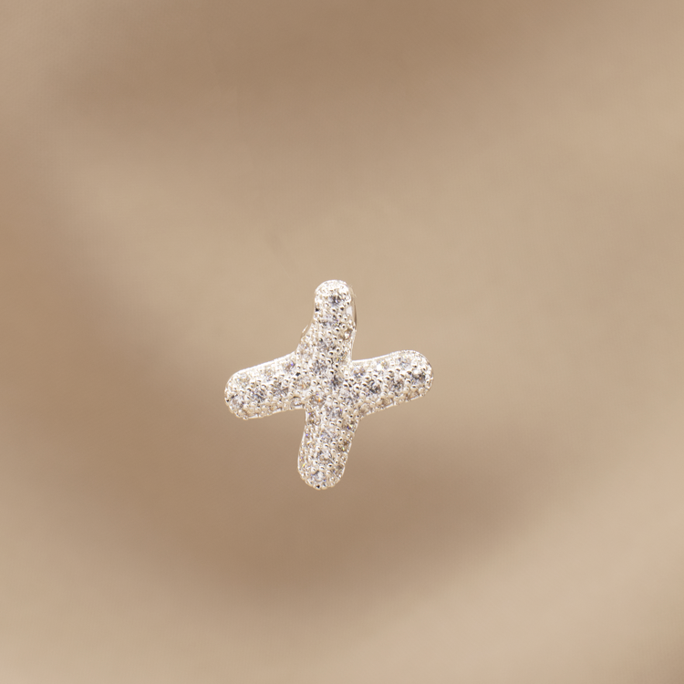 DIJE LETRA  CON CIRCONES BAÑO DE PLATA