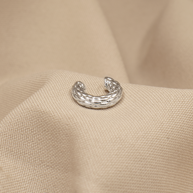 EARCUFF PIEL DE COCODRILO BAÑO DE PLATA