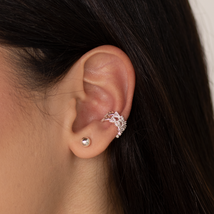 EARCUFF DOBLE DE CORAZONES BAÑO DE PLATA