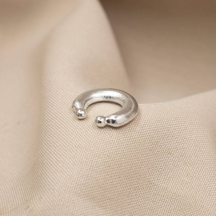 EARCUFF ARO LISO PLANO FIN BALIN BAÑO DE PLATA