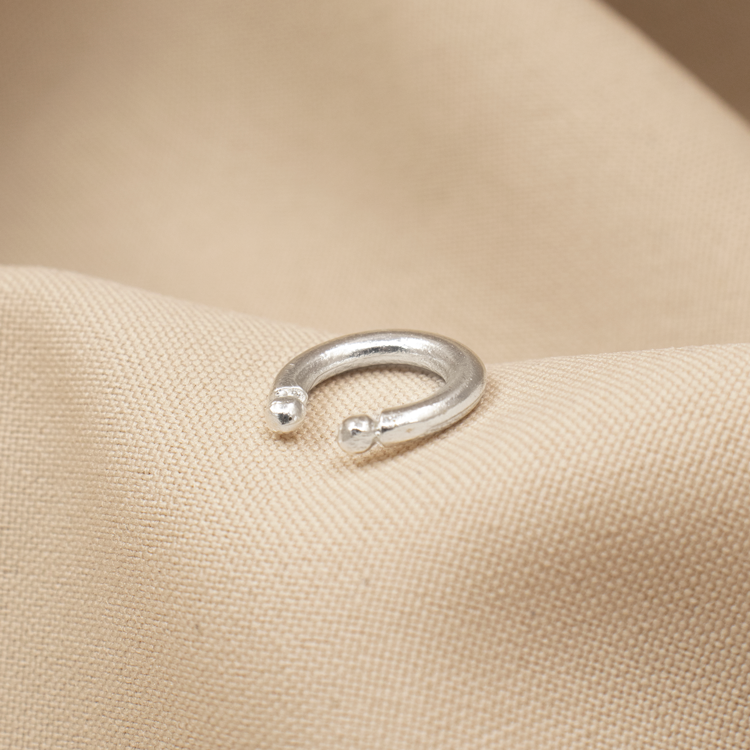 EARCUFF ARO LISO FIN BALIN BAÑO DE PLATA