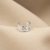 EARCUFF TALLADO EN V BAÑO DE PLATA