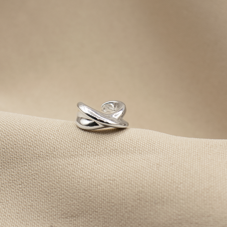 EARCUFF CRUZADO BAÑO DE PLATA