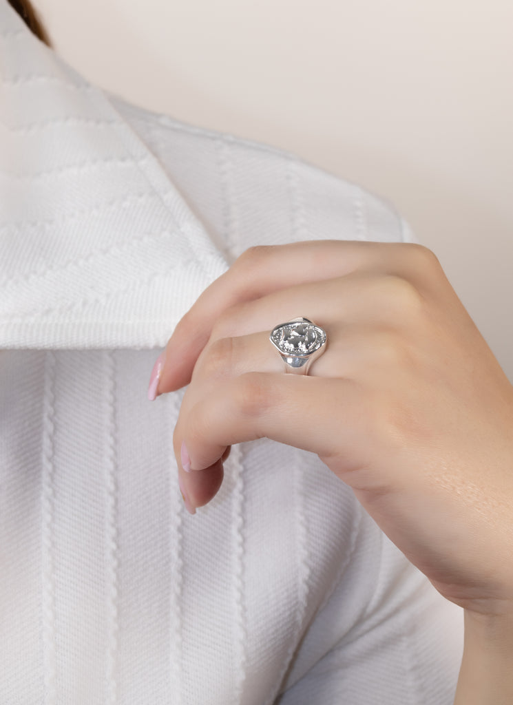 ANILLO SELLO DE DAMA BAÑO DE PLATA