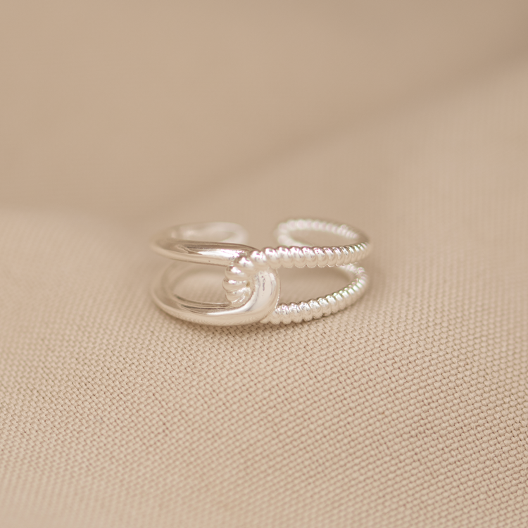 ANILLO NUDO DOBLE CON LAZO BAÑO EN PLATA