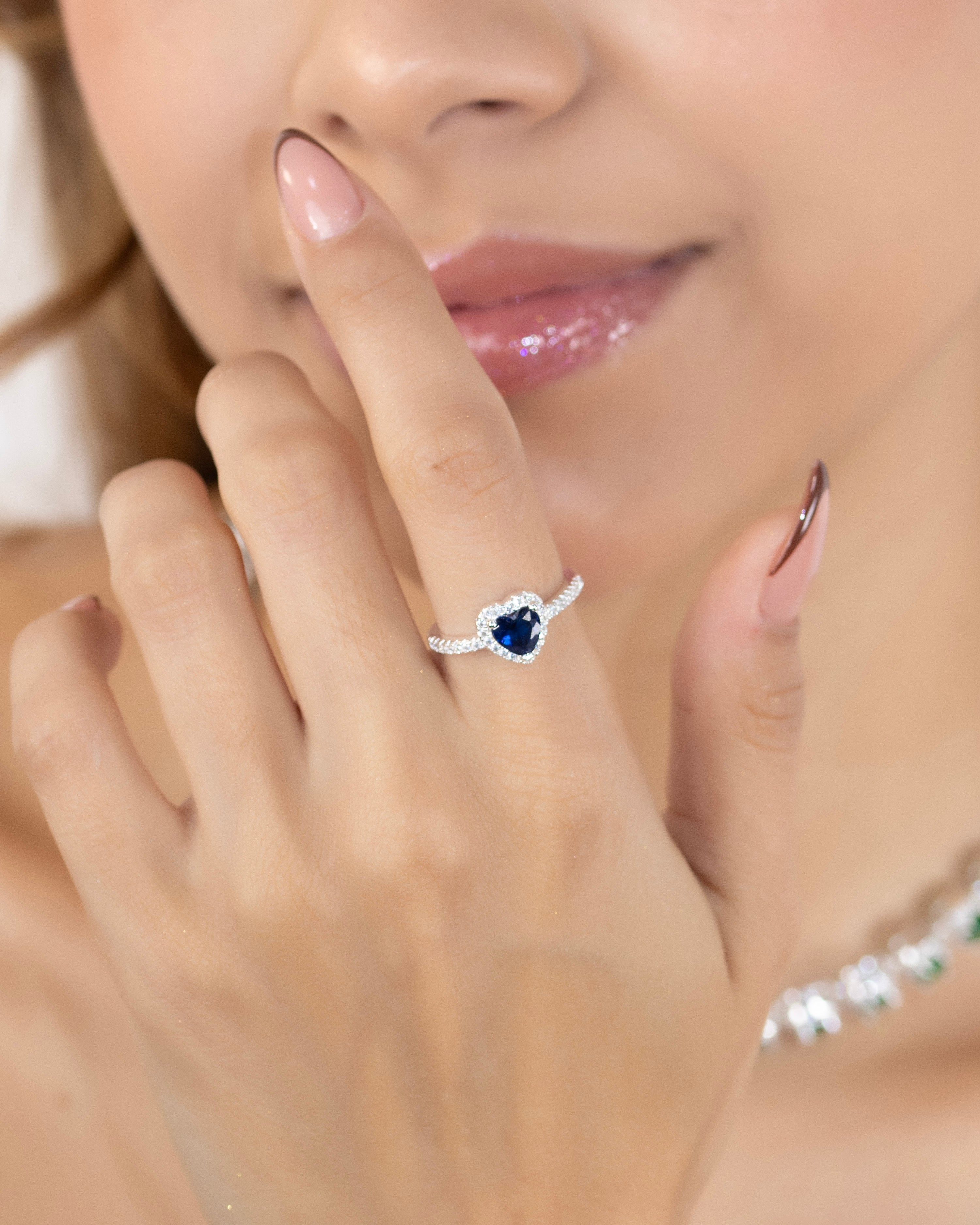 ANILLO CORAZÓN INCRUSTADO BAÑO DE PLATA