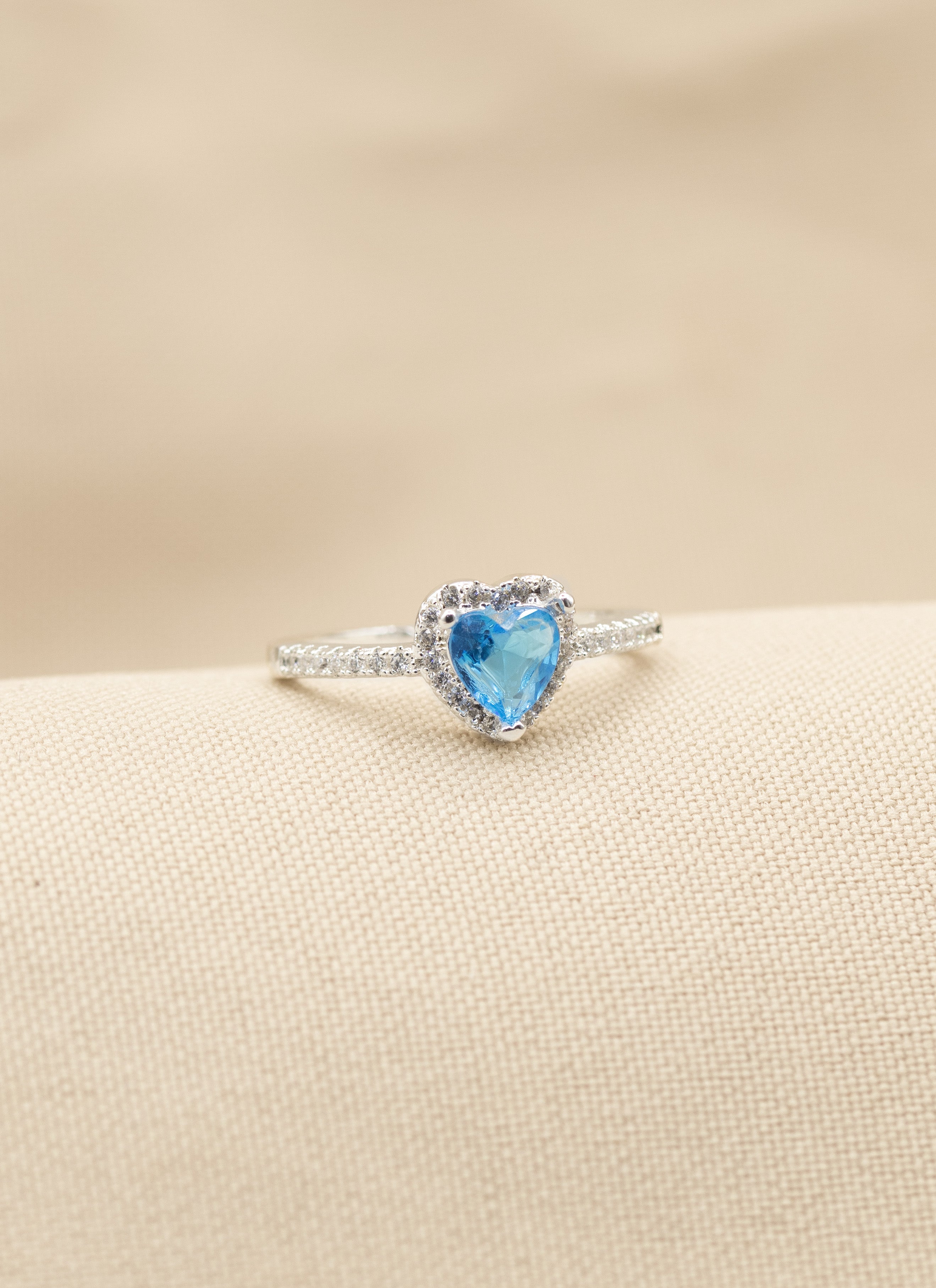 ANILLO CORAZÓN INCRUSTADO BAÑO DE PLATA