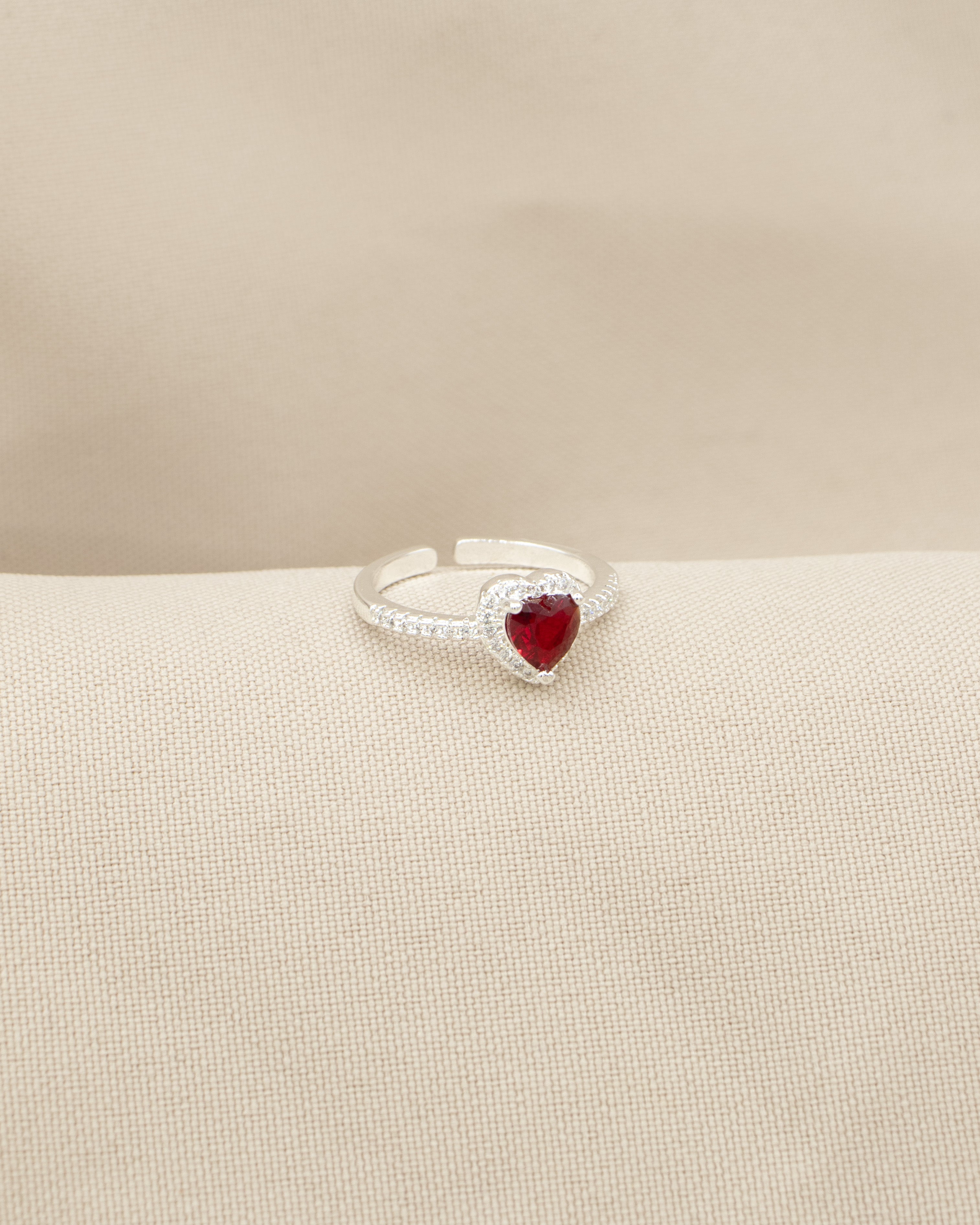 ANILLO CORAZÓN INCRUSTADO BAÑO DE PLATA