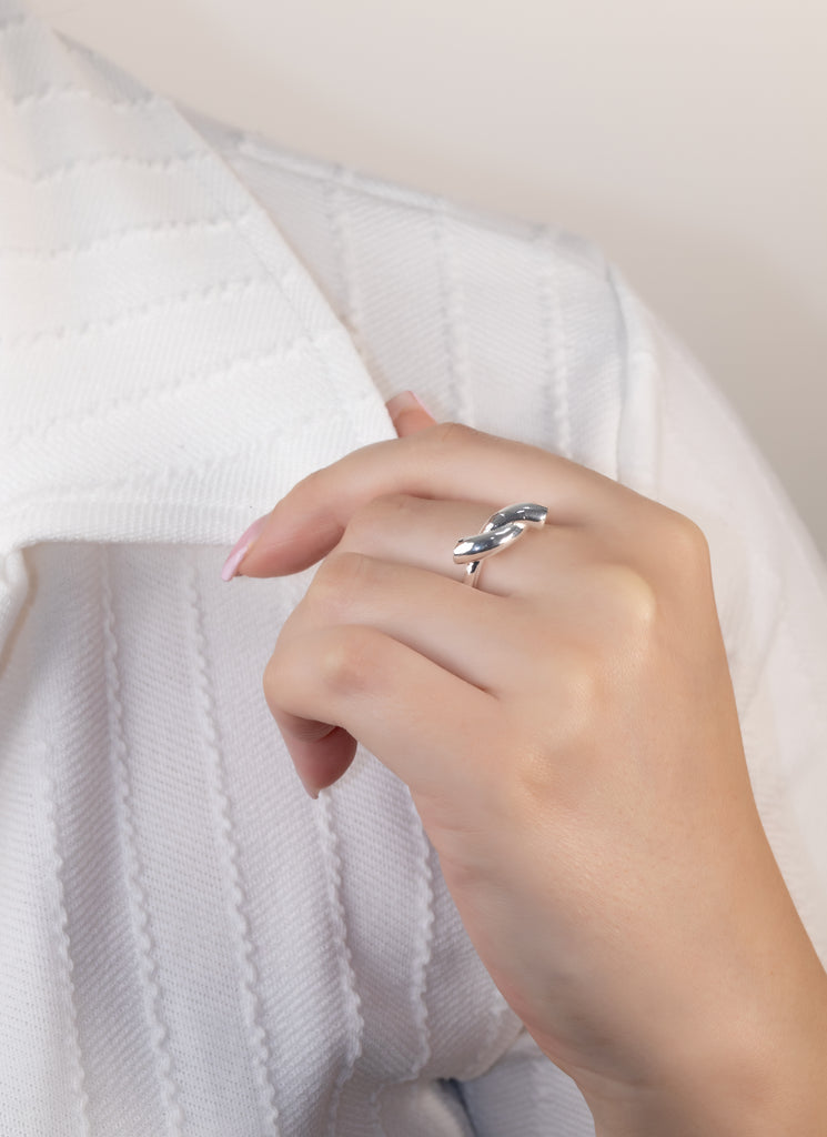 ANILLO NUDO ANCHO BAÑO DE PLATA