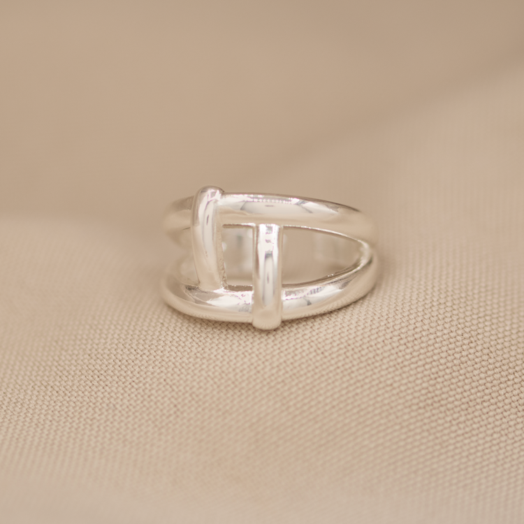 ANILLO SILUETA CUADRADO LISO BAÑO DE PLATA