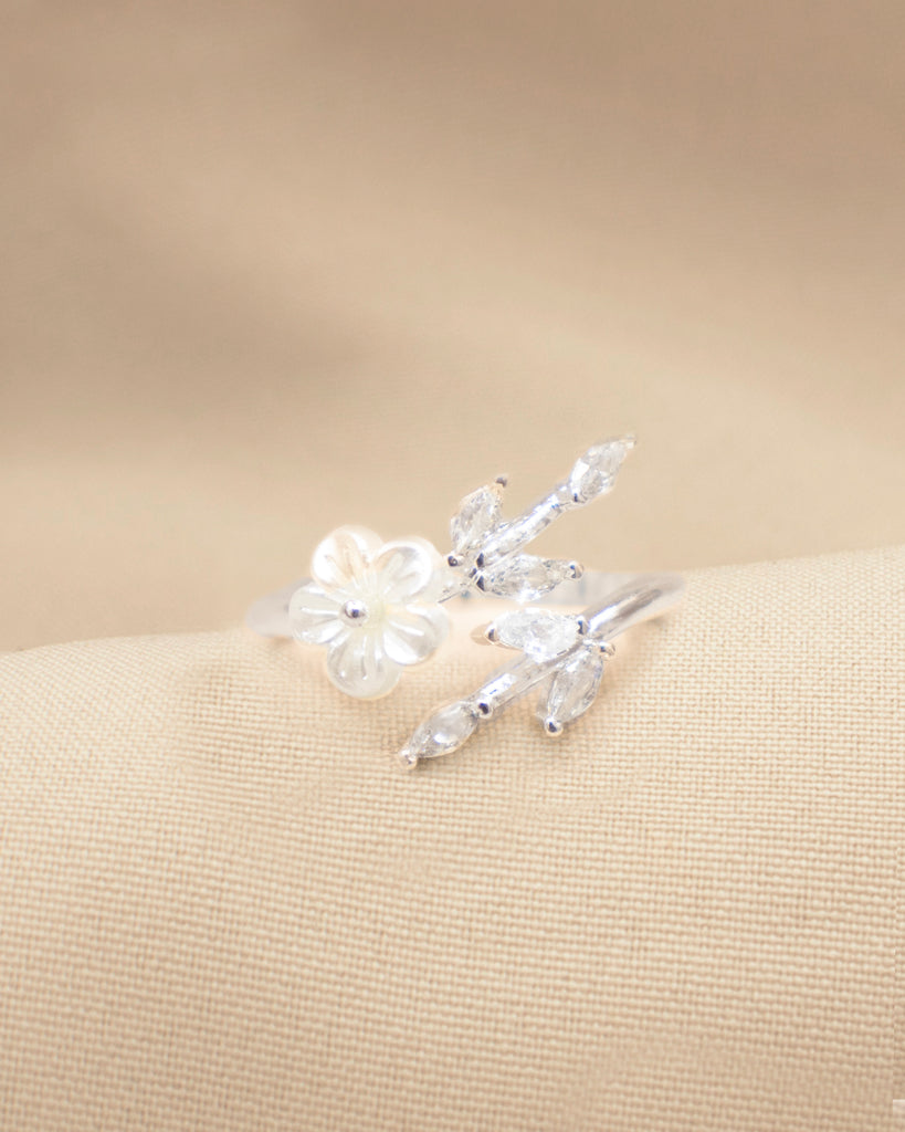 ANILLO BRISA FLORAL BAÑO PLATA