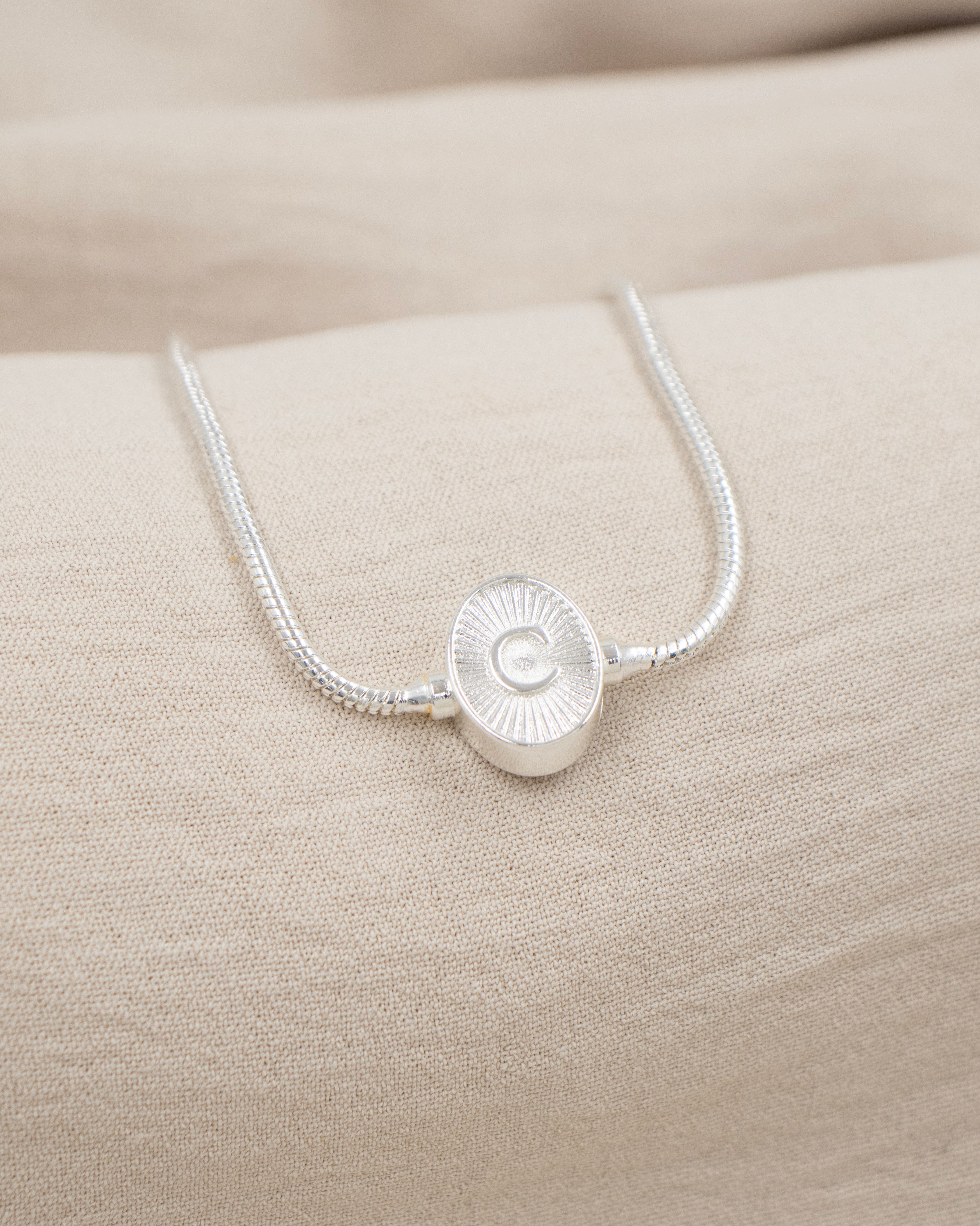 PULSERA MEDALLA INICIAL BAÑO EN PLATA