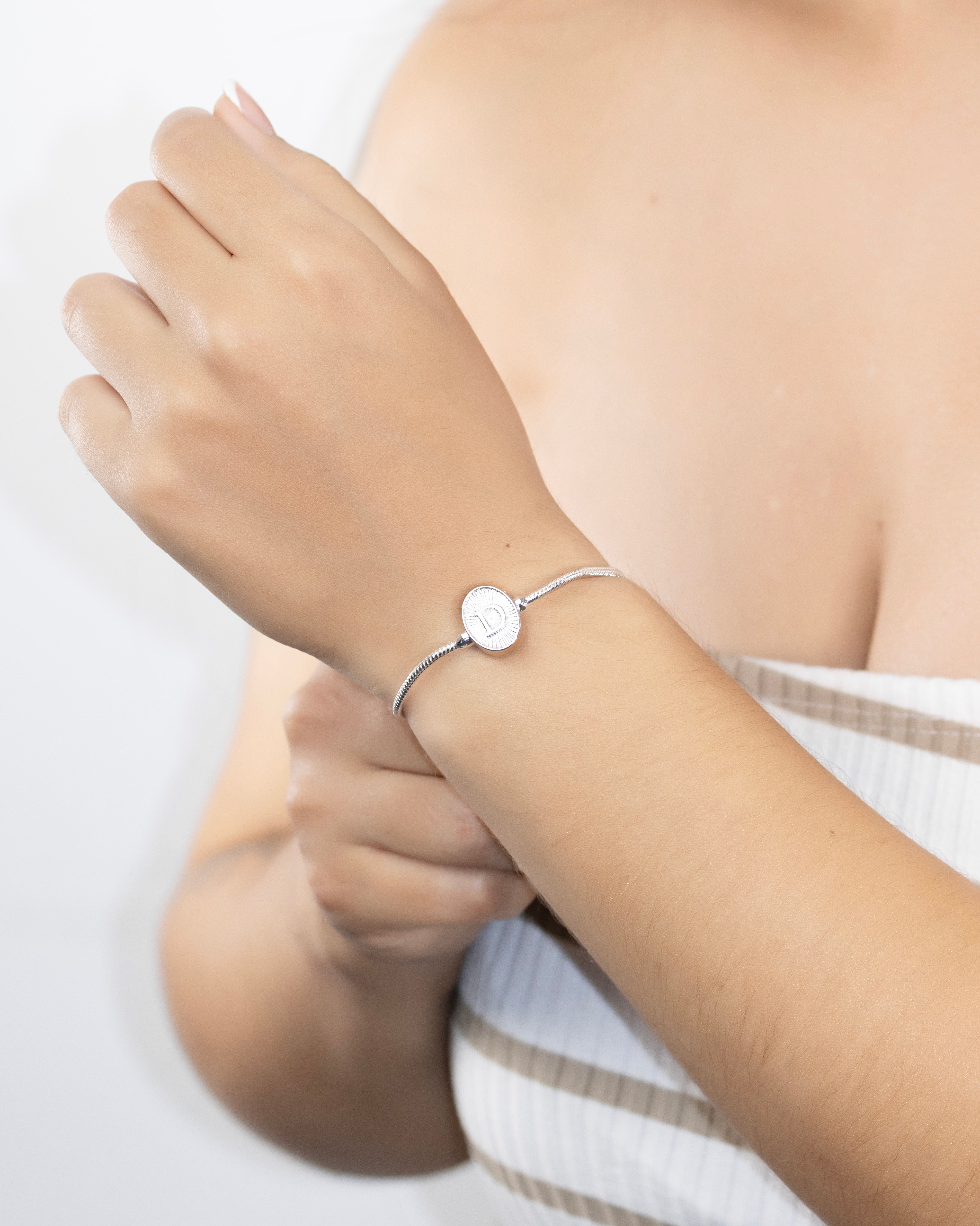 PULSERA MEDALLA INICIAL BAÑO EN PLATA