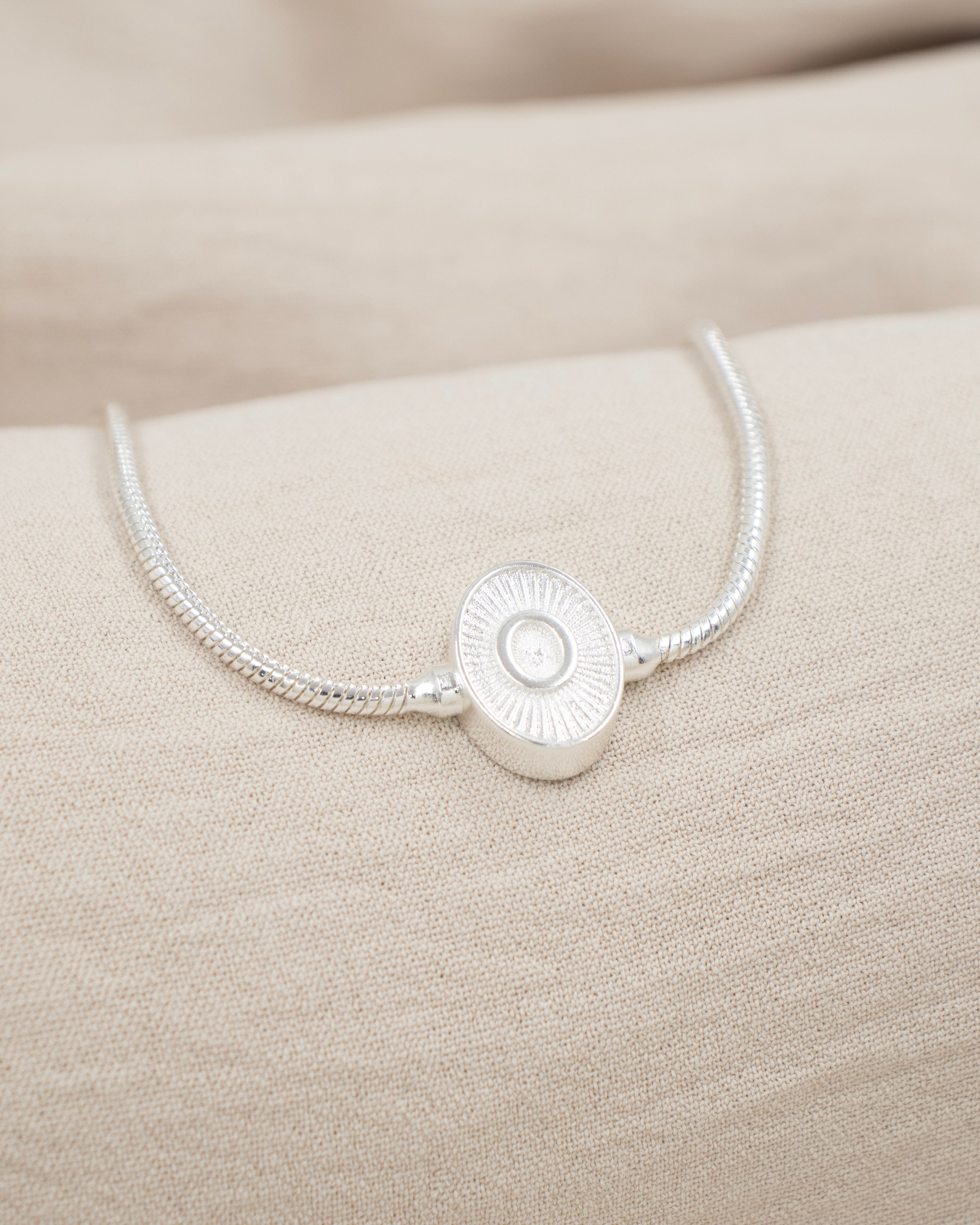PULSERA MEDALLA INICIAL BAÑO EN PLATA