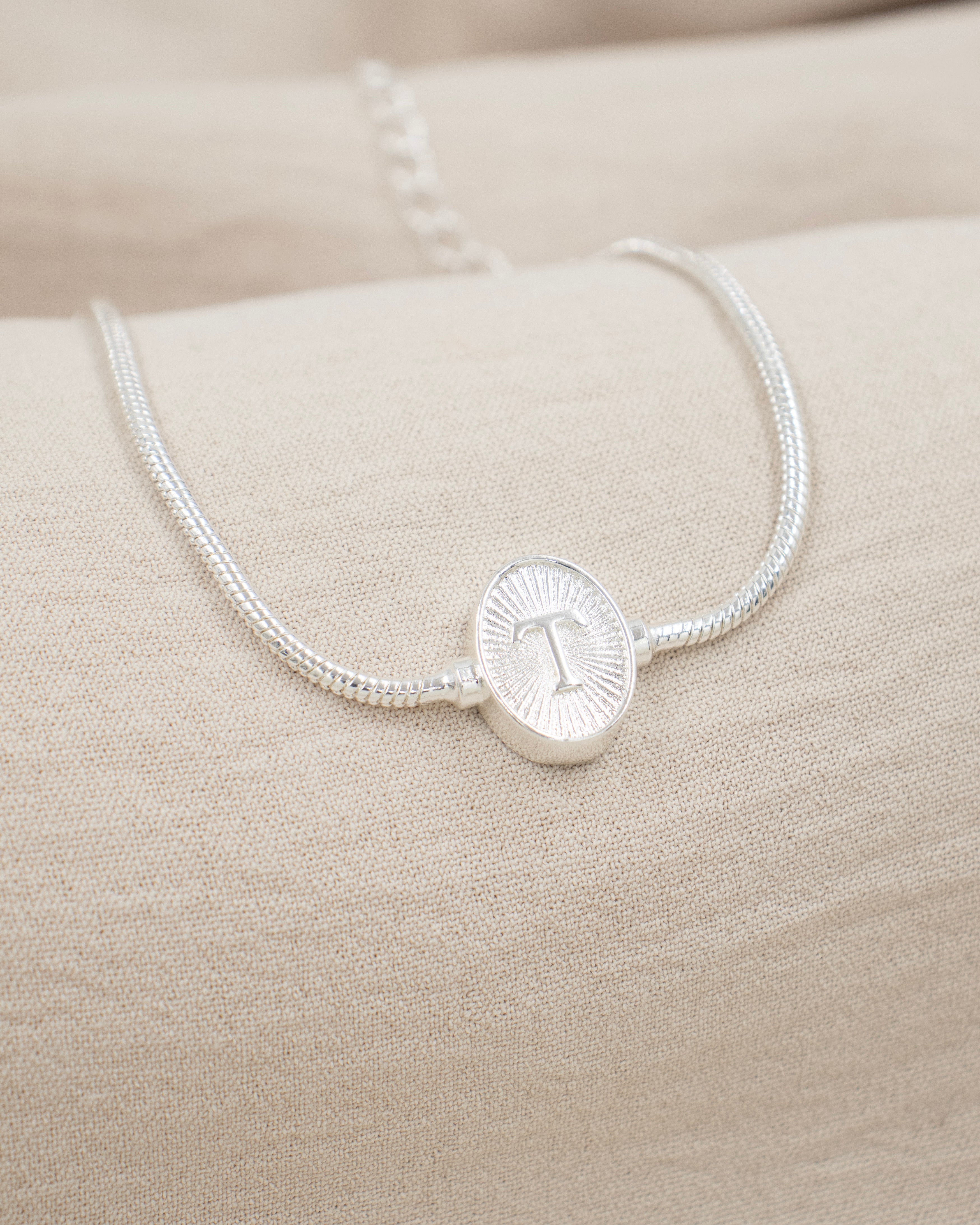 PULSERA MEDALLA INICIAL BAÑO EN PLATA
