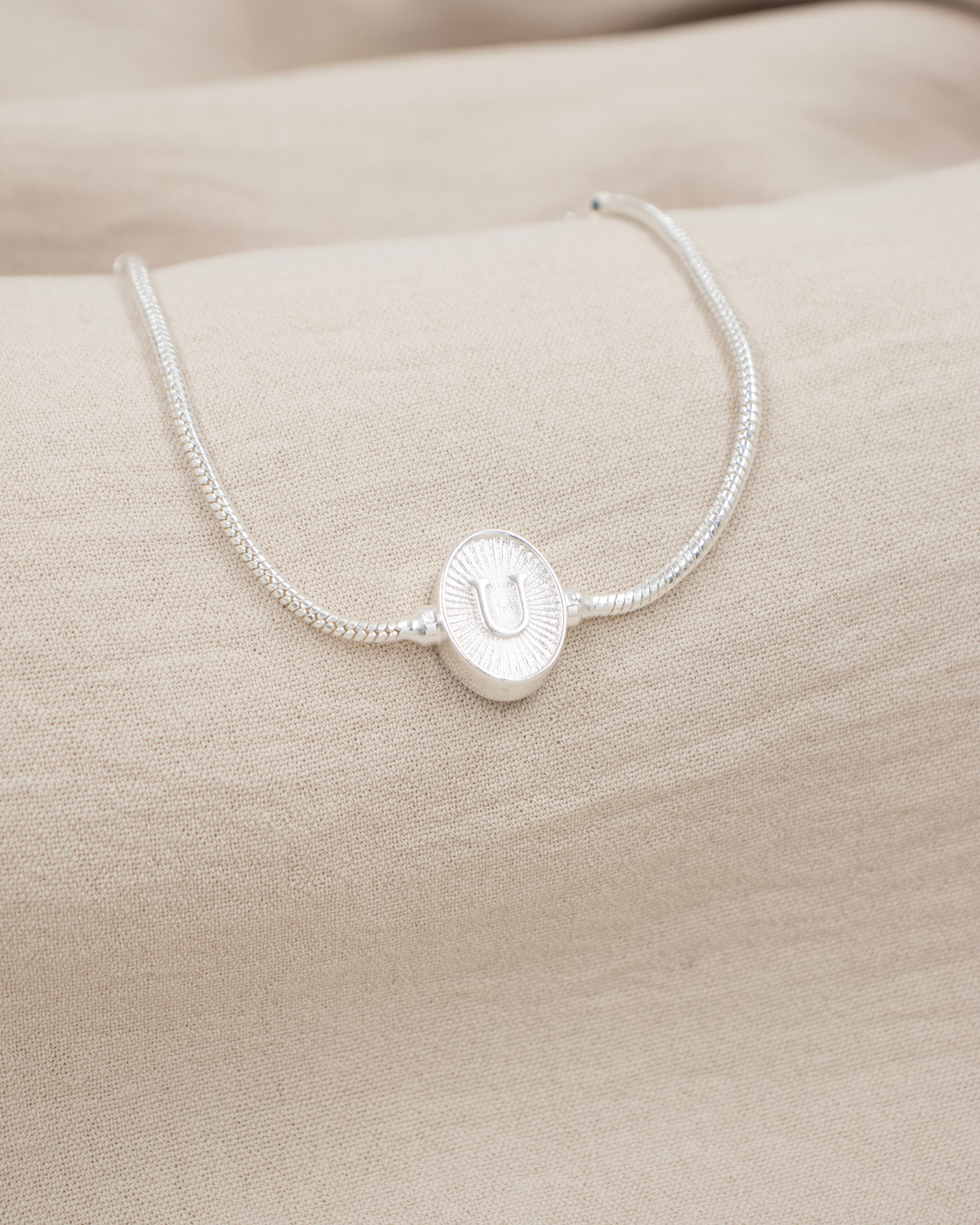 PULSERA MEDALLA INICIAL BAÑO EN PLATA