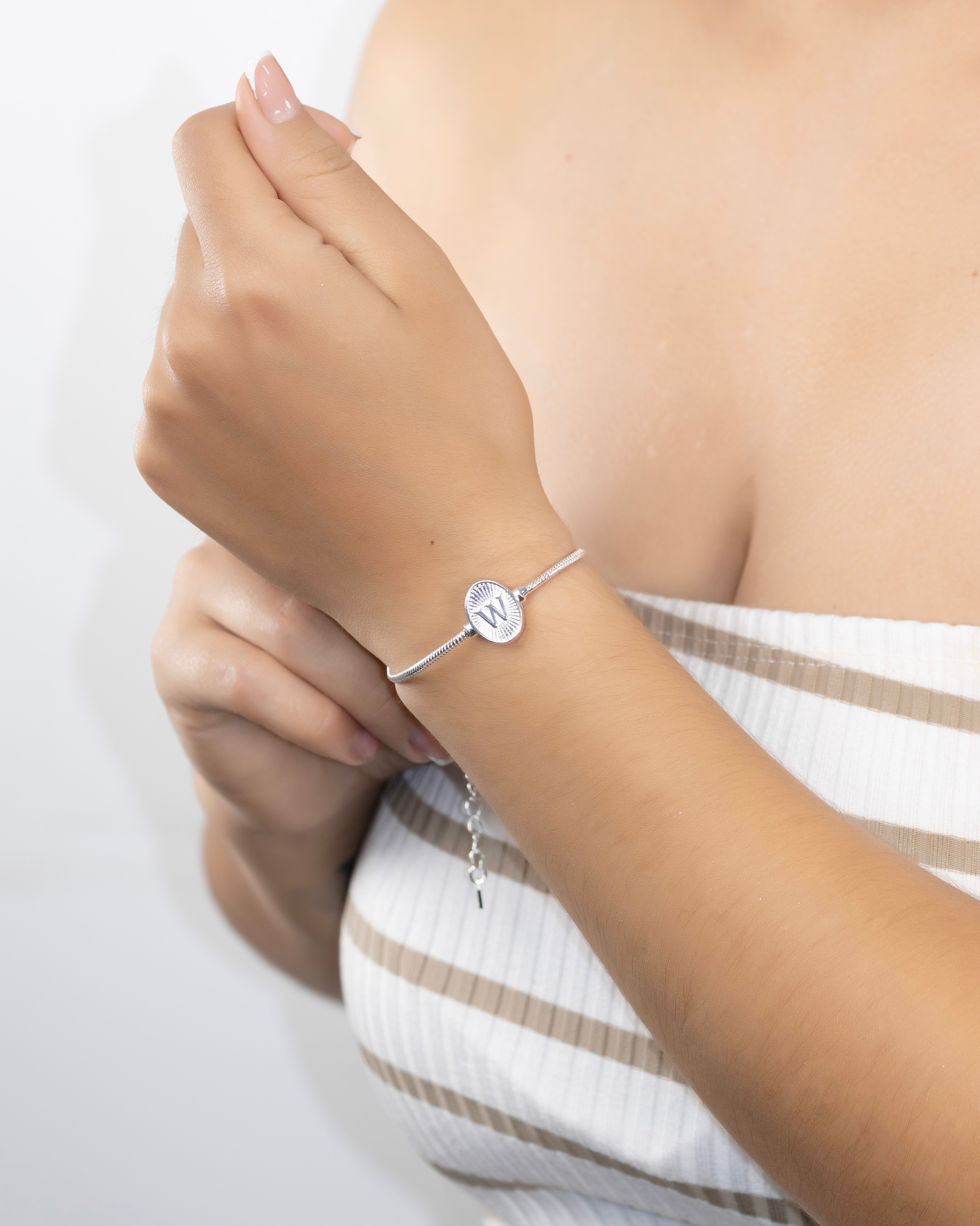 PULSERA MEDALLA INICIAL BAÑO EN PLATA
