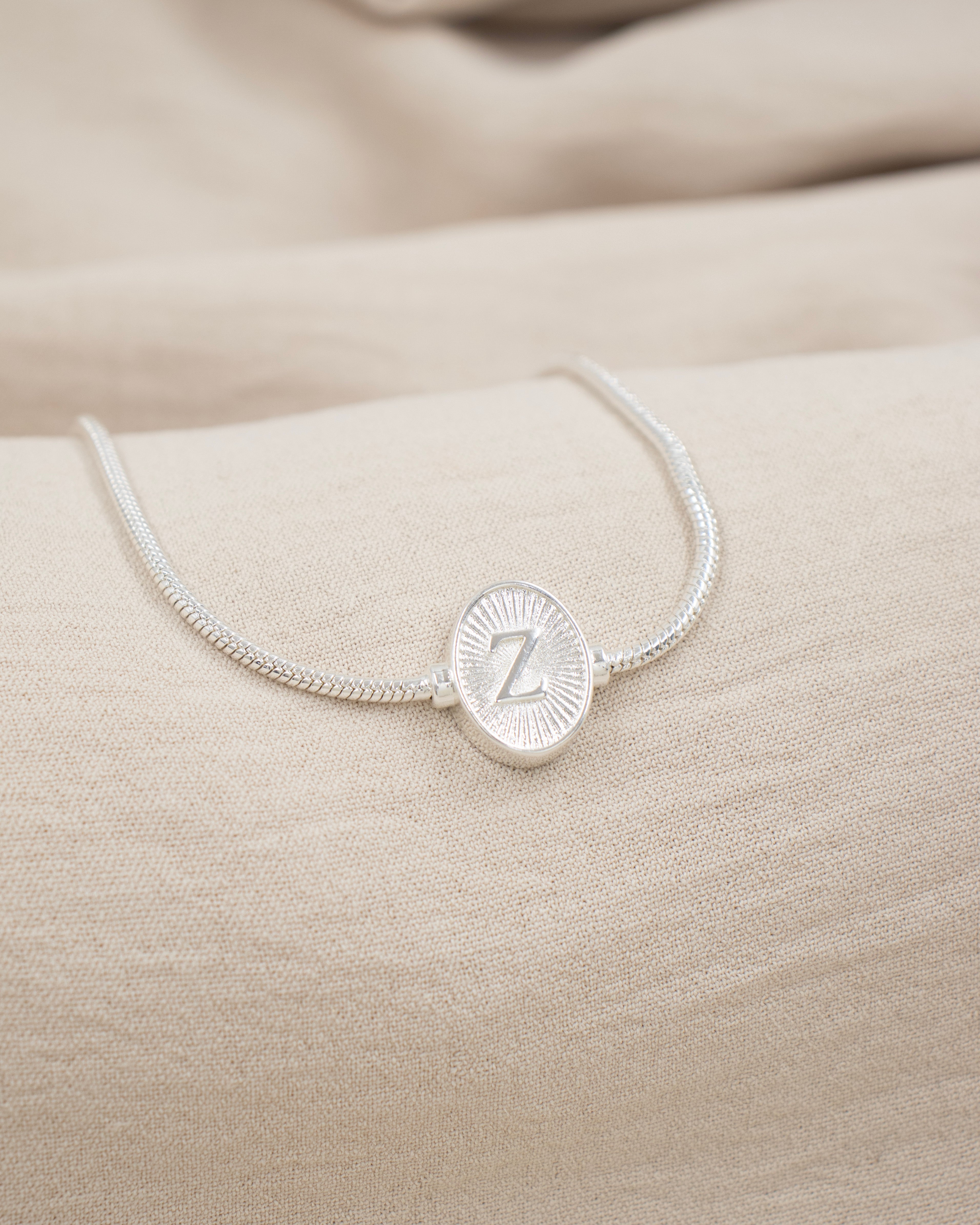 PULSERA MEDALLA INICIAL BAÑO EN PLATA